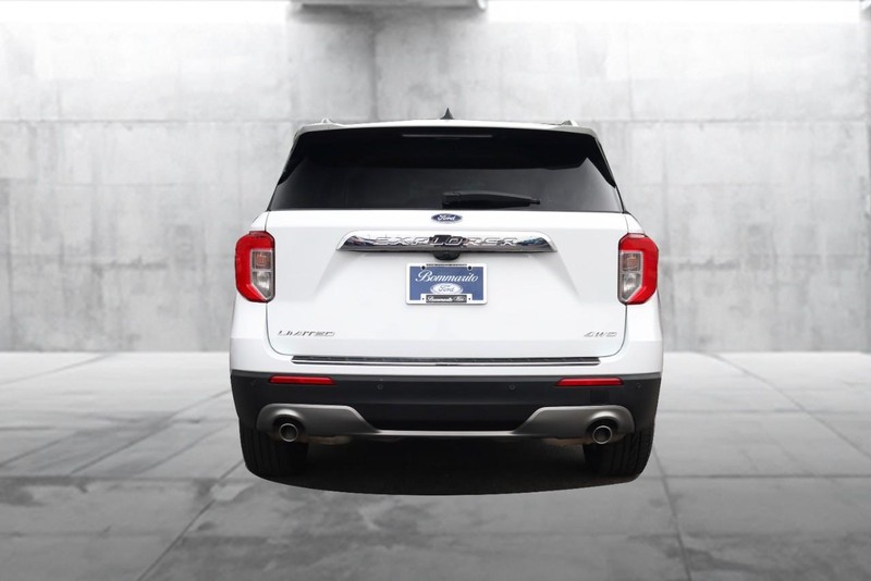 Ford Explorer Vehicle Full-screen Gallery Image 6