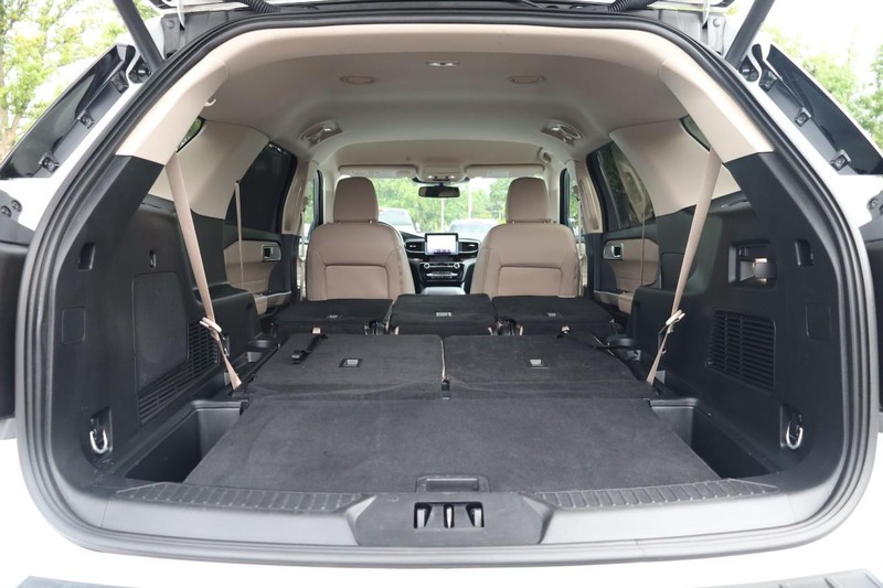 Ford Explorer Vehicle Full-screen Gallery Image 7