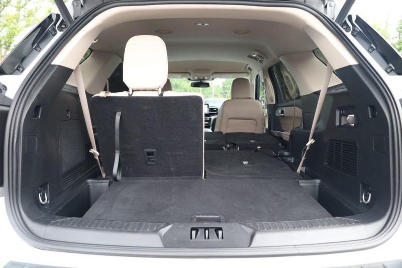 Ford Explorer Vehicle Full-screen Gallery Image 8