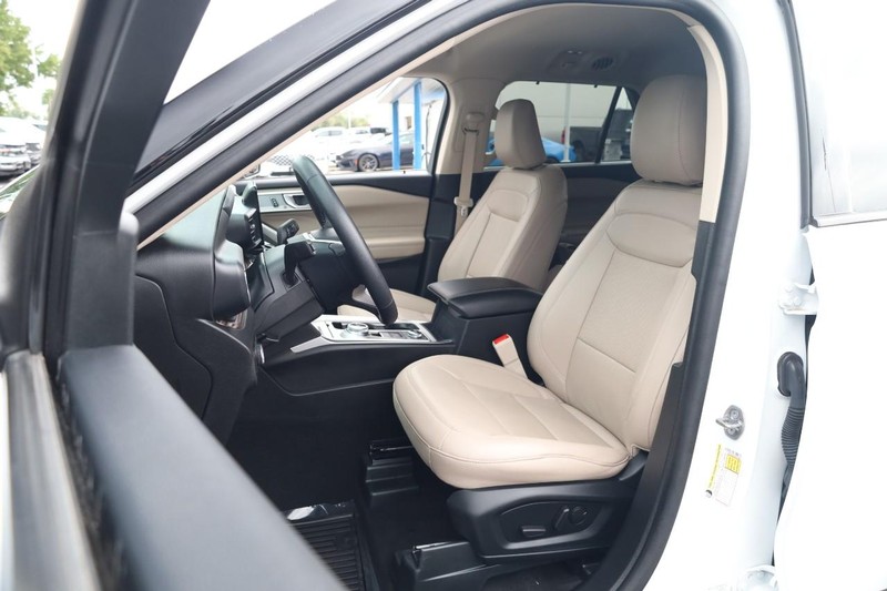 Ford Explorer Vehicle Full-screen Gallery Image 10