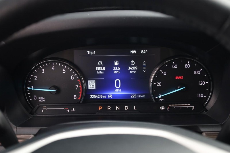 Ford Explorer Vehicle Full-screen Gallery Image 12