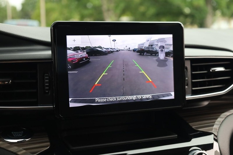 Ford Explorer Vehicle Full-screen Gallery Image 14