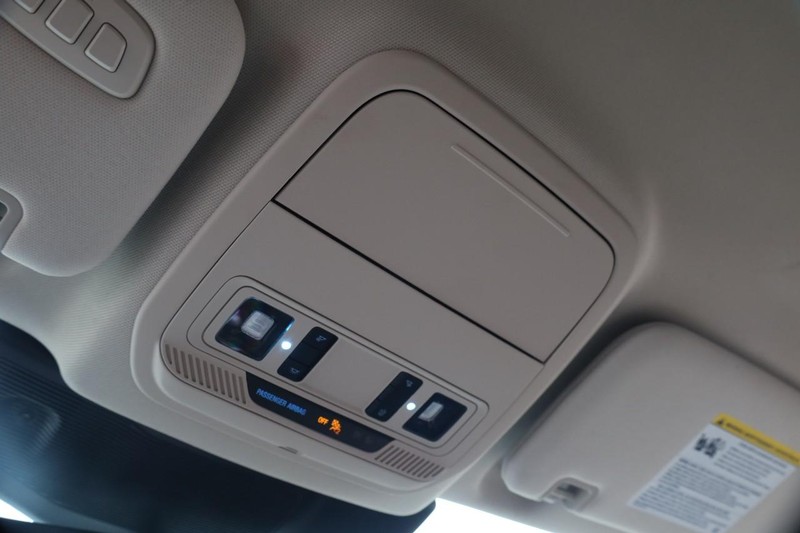 Ford Explorer Vehicle Full-screen Gallery Image 18