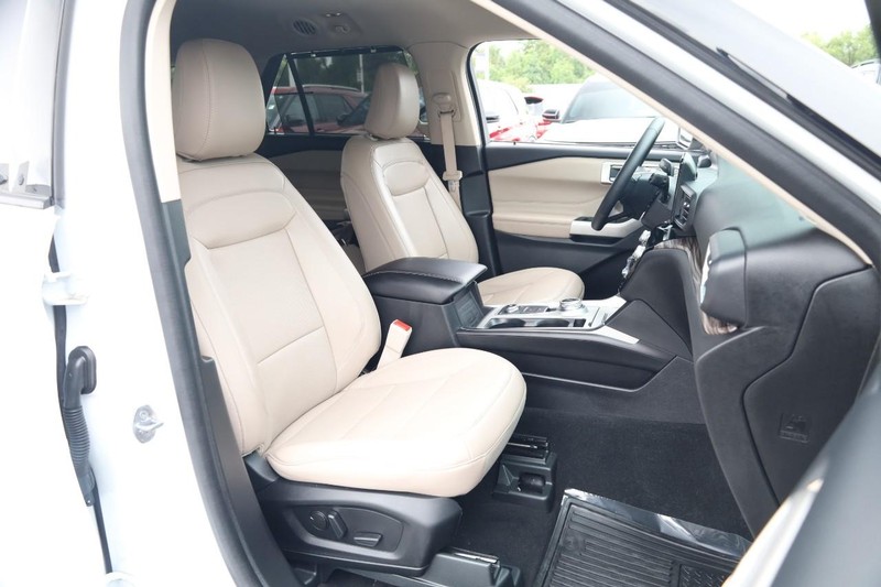 Ford Explorer Vehicle Full-screen Gallery Image 28