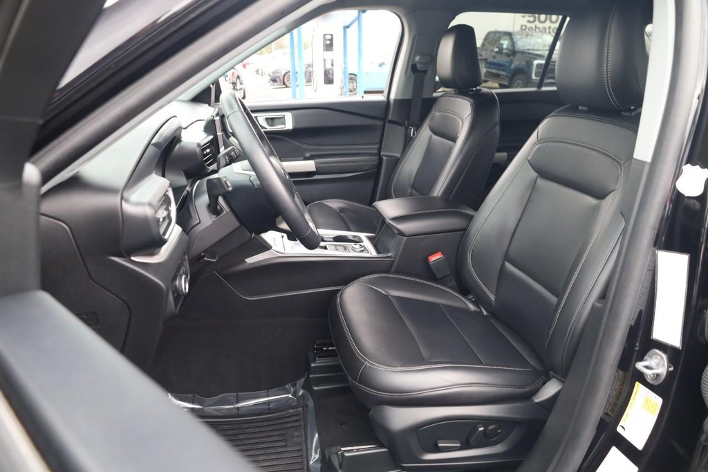 Ford Explorer Vehicle Image 10