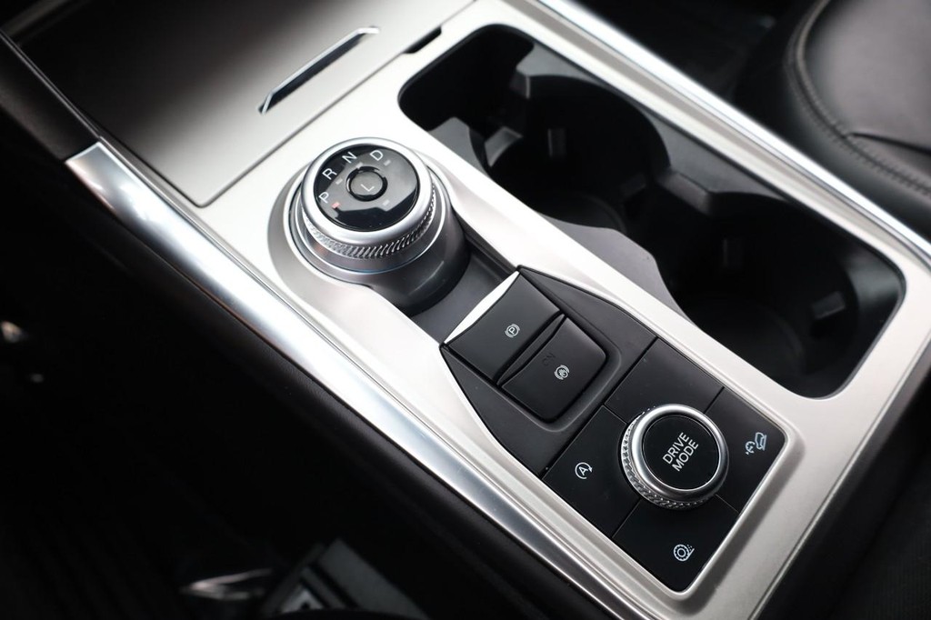 Ford Explorer Vehicle Image 17