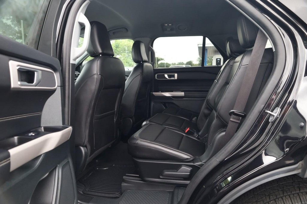 Ford Explorer Vehicle Image 22