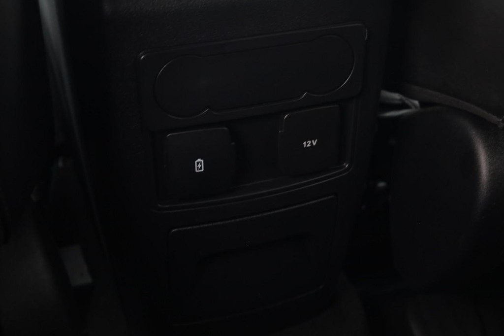 Ford Explorer Vehicle Image 23