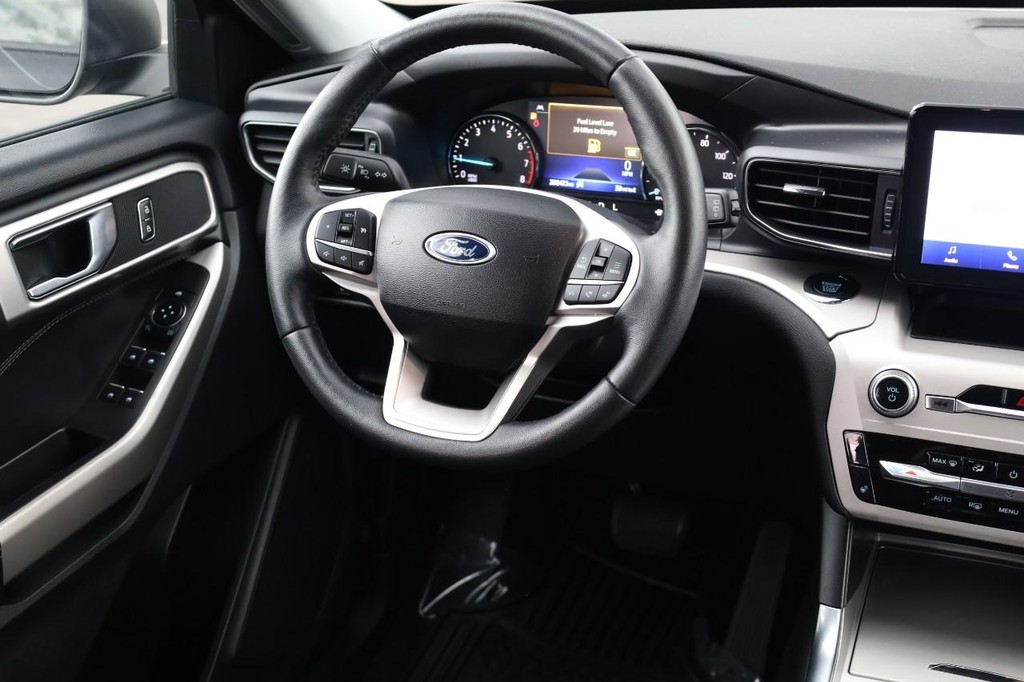 Ford Explorer Vehicle Image 25