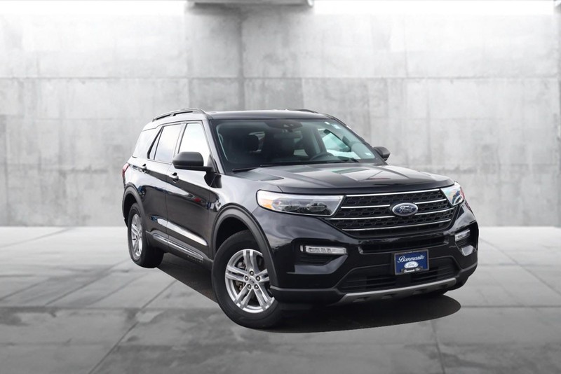 Ford Explorer Vehicle Image 02