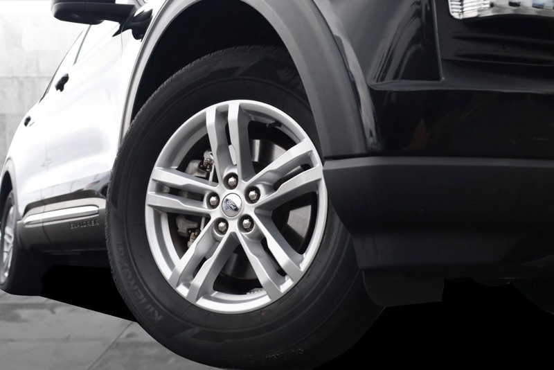 Ford Explorer Vehicle Image 03