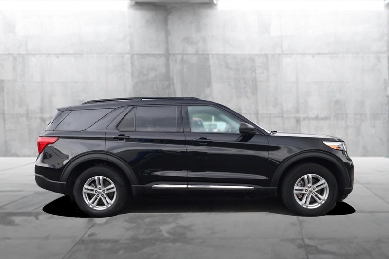 Ford Explorer Vehicle Image 05