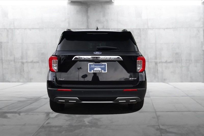 Ford Explorer Vehicle Image 06