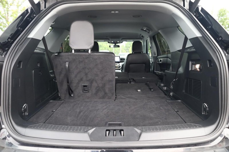 Ford Explorer Vehicle Image 08