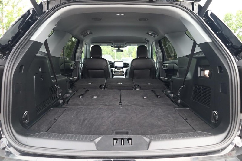 Ford Explorer Vehicle Image 09