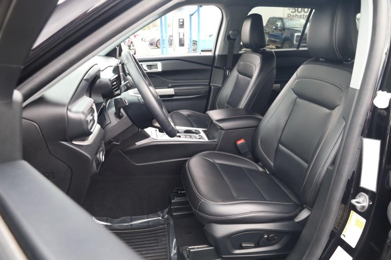 Ford Explorer Vehicle Image 10