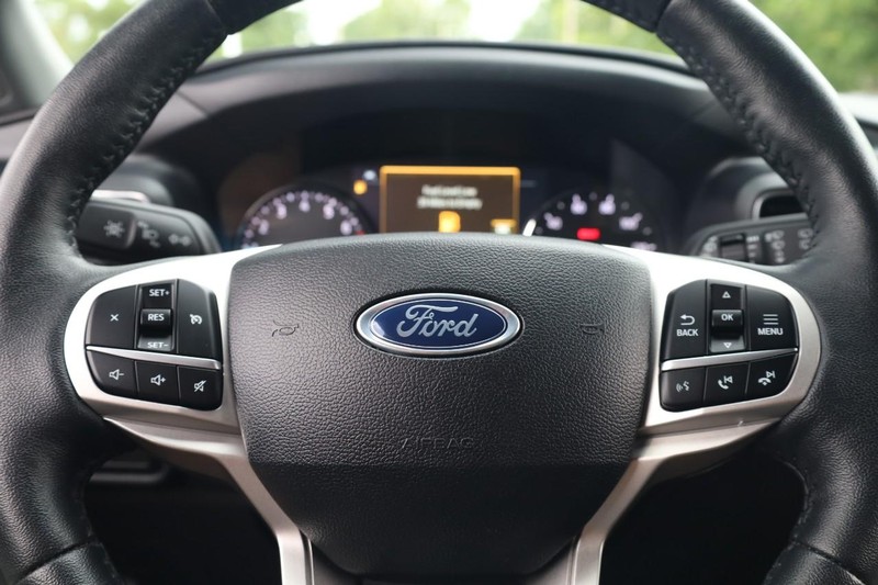 Ford Explorer Vehicle Image 11