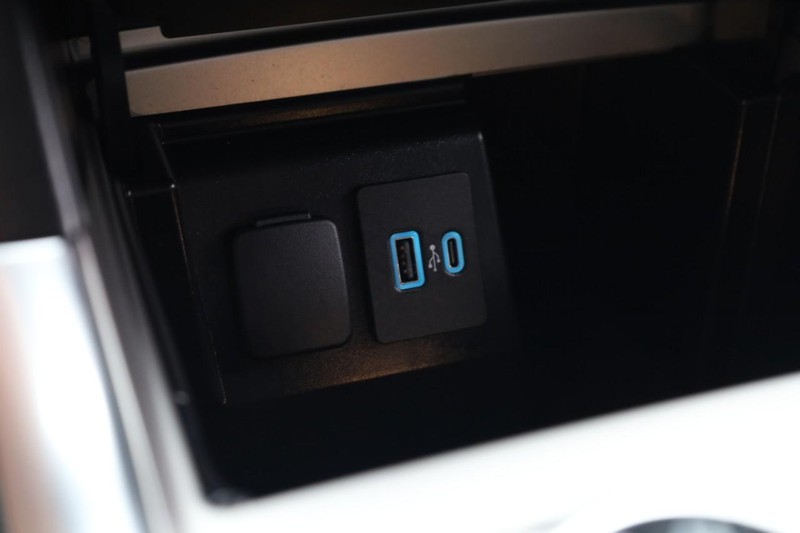 Ford Explorer Vehicle Image 16