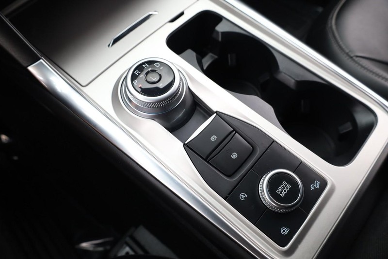 Ford Explorer Vehicle Image 17