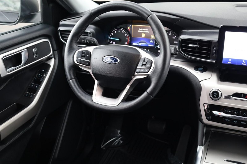 Ford Explorer Vehicle Image 25