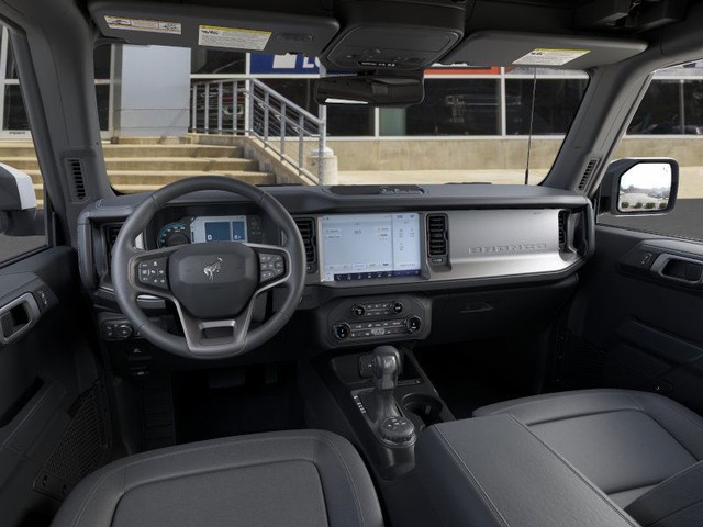 Ford Bronco Vehicle Full-screen Gallery Image 9