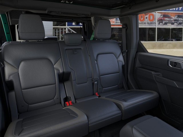 Ford Bronco Vehicle Full-screen Gallery Image 11