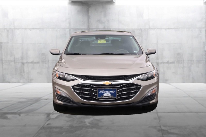 Chevrolet Malibu Vehicle Full-screen Gallery Image 4