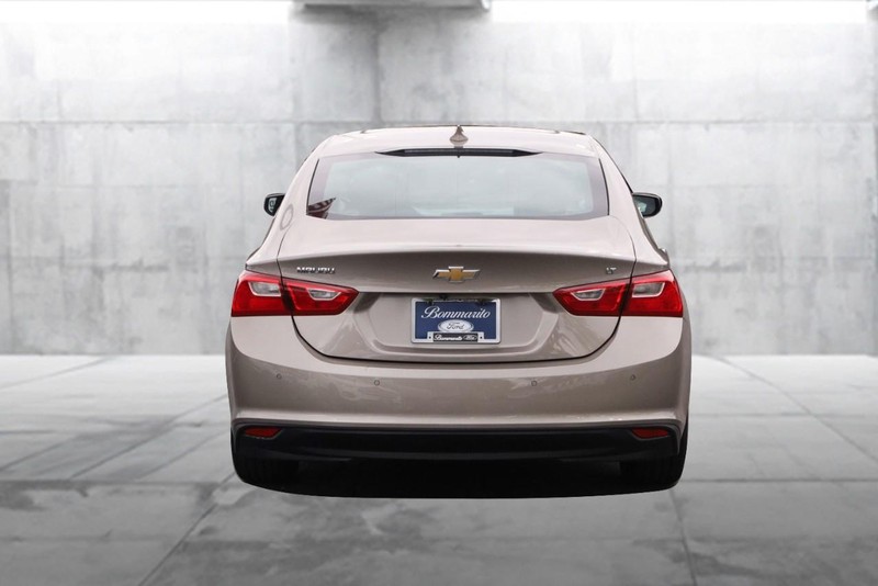 Chevrolet Malibu Vehicle Full-screen Gallery Image 6