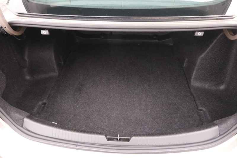 Chevrolet Malibu Vehicle Full-screen Gallery Image 7