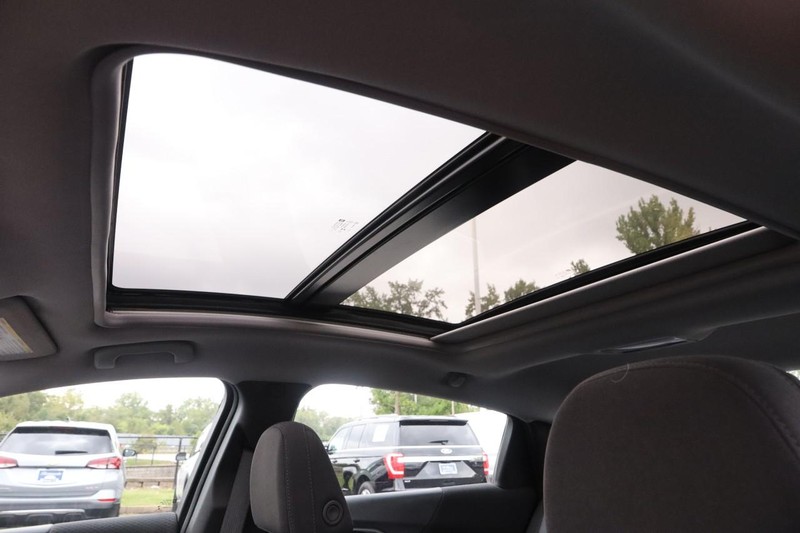 Chevrolet Malibu Vehicle Full-screen Gallery Image 8