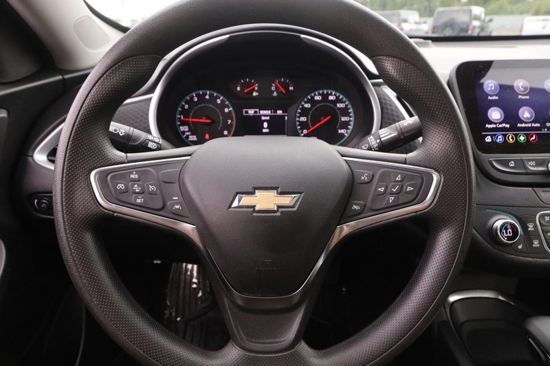 Chevrolet Malibu Vehicle Full-screen Gallery Image 11