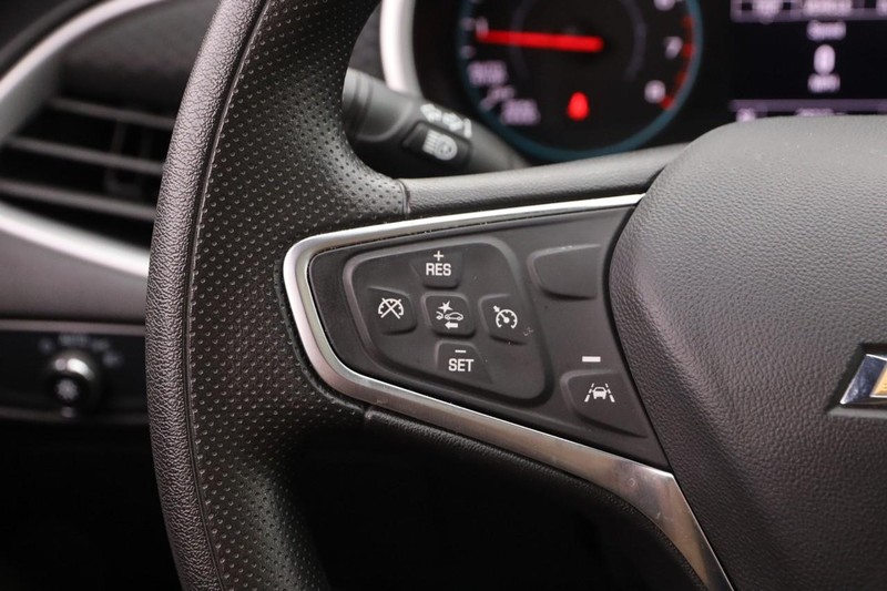 Chevrolet Malibu Vehicle Full-screen Gallery Image 12