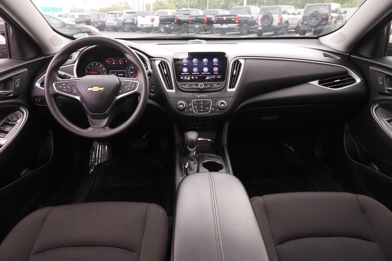 Chevrolet Malibu Vehicle Full-screen Gallery Image 20