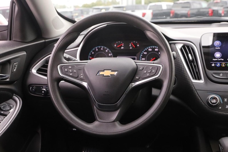 Chevrolet Malibu Vehicle Full-screen Gallery Image 22