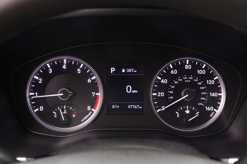 Hyundai Santa Fe Vehicle Image 09