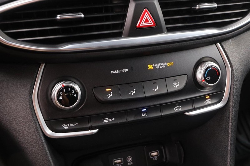 Hyundai Santa Fe Vehicle Image 12