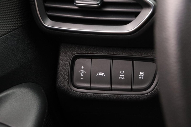 Hyundai Santa Fe Vehicle Image 15