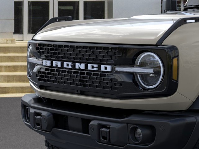 Ford Bronco Vehicle Full-screen Gallery Image 19