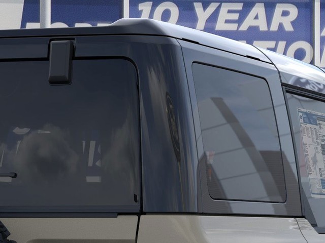 Ford Bronco Vehicle Full-screen Gallery Image 25