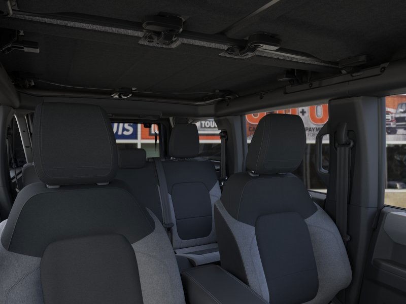 Ford Bronco Vehicle Full-screen Gallery Image 12