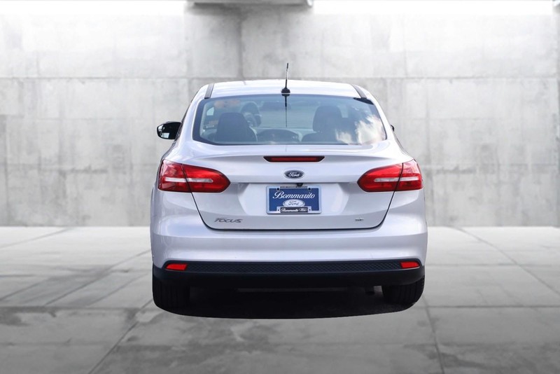 Ford Focus Vehicle Image 06