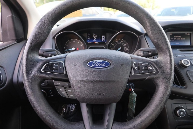 Ford Focus Vehicle Image 10