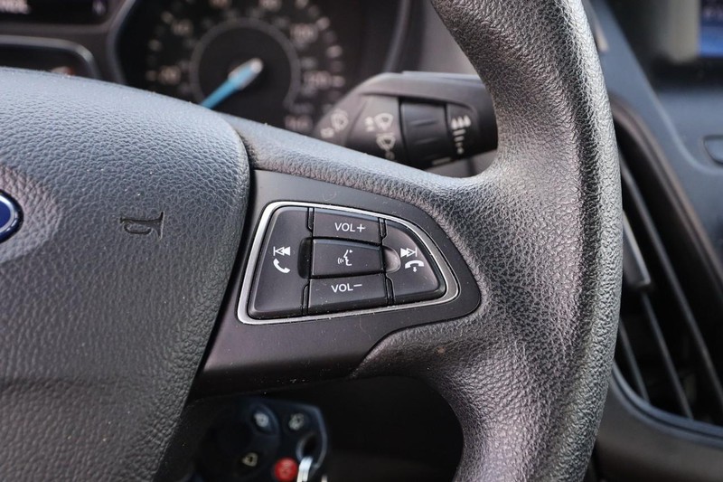 Ford Focus Vehicle Image 12