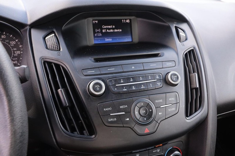 Ford Focus Vehicle Image 14