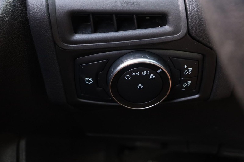 Ford Focus Vehicle Image 18