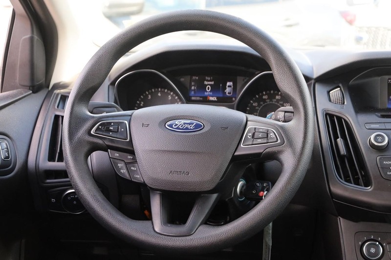 Ford Focus Vehicle Image 21