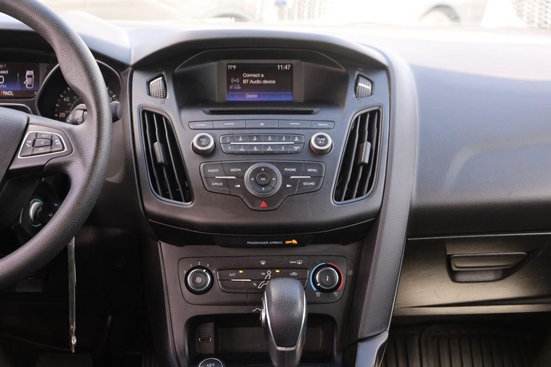 Ford Focus Vehicle Image 22