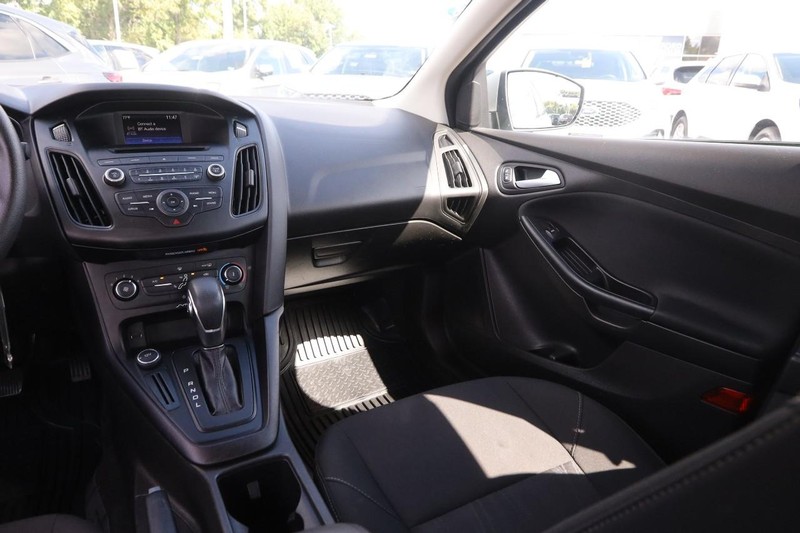 Ford Focus Vehicle Image 23