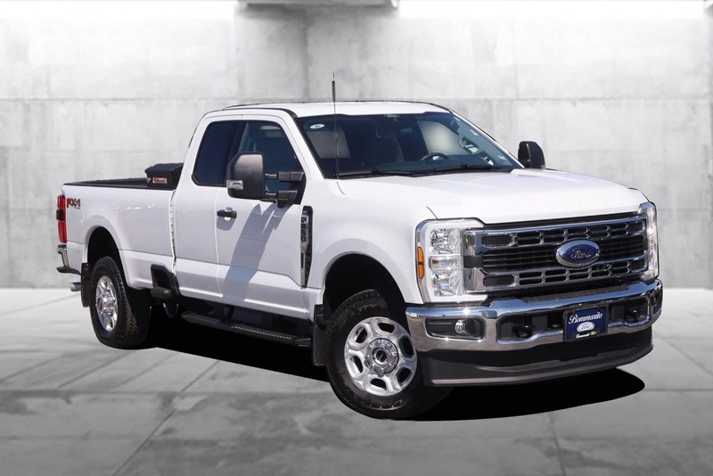 Ford Super Duty F-250 SRW Vehicle Image 02