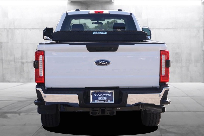 Ford Super Duty F-250 SRW Vehicle Image 06